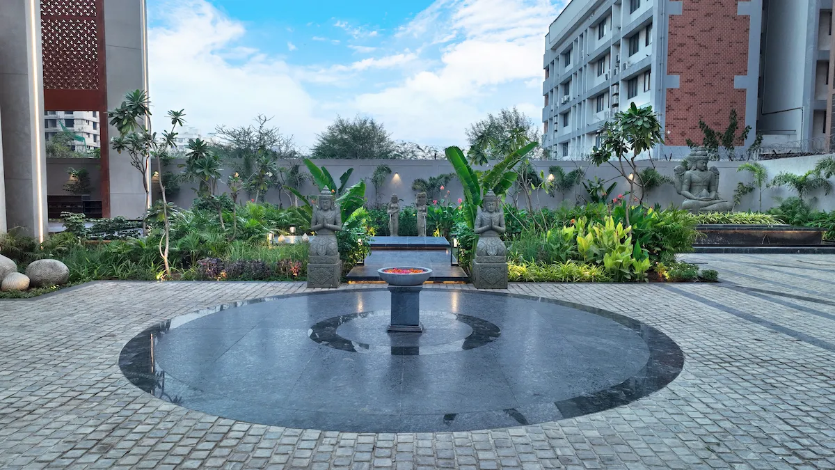 The Corporate Forecourt — project image 2 of 5