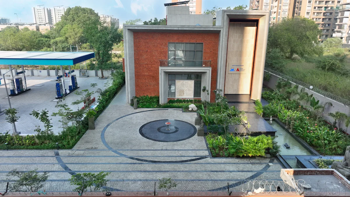 The Corporate Forecourt — project image 4 of 5