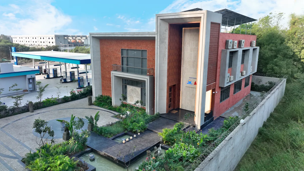 The Corporate Forecourt — project image 5 of 5